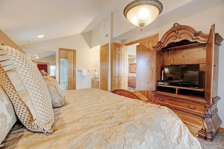 3 Bedrooms Royal room with balcony