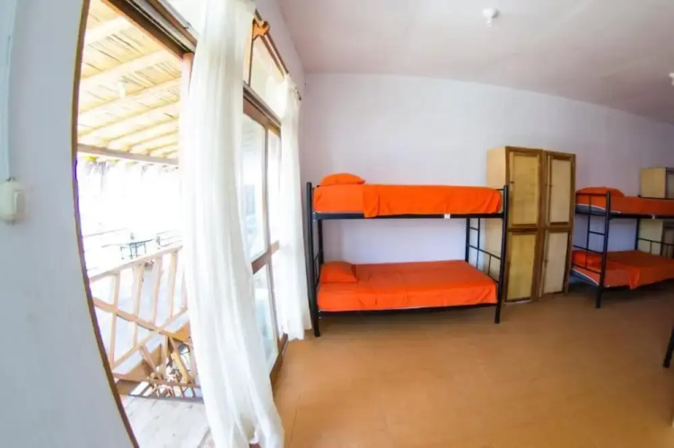 The Point Mancora - Beach Party Hostel