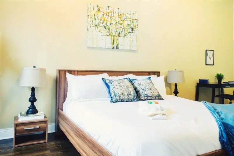 Architectural 2Br in Lincoln Park by Sonder