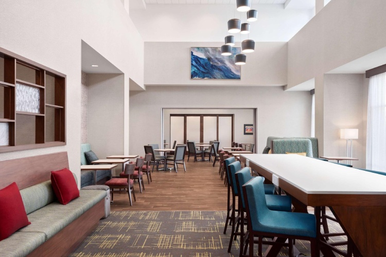 Hampton Inn & Suites by Hilton Kelowna Airport photo 18