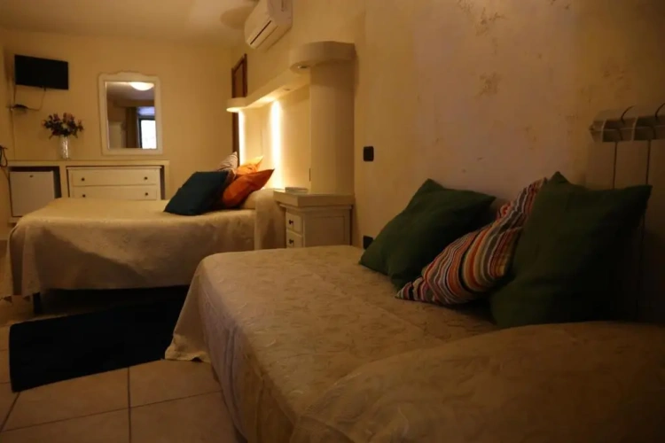 Standard Triple room