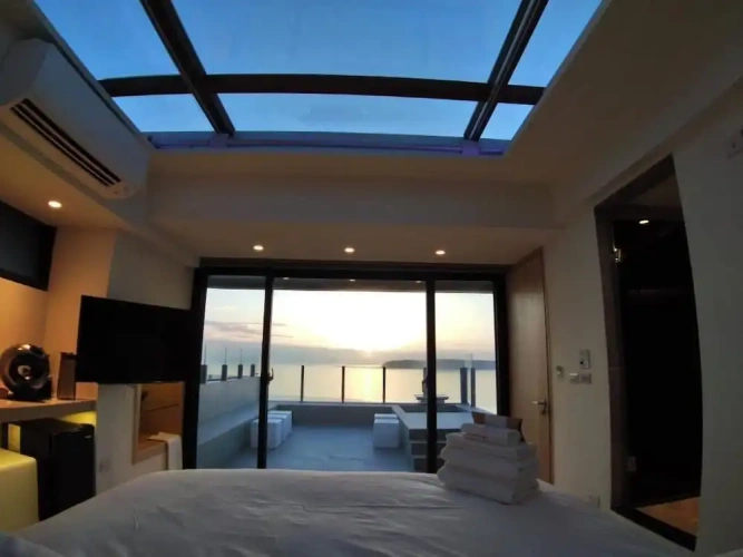 1 Bedroom Standard Double room with bay view