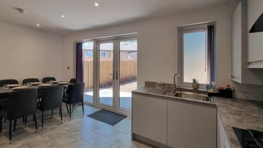 Lovely Modernist 4 Bed House