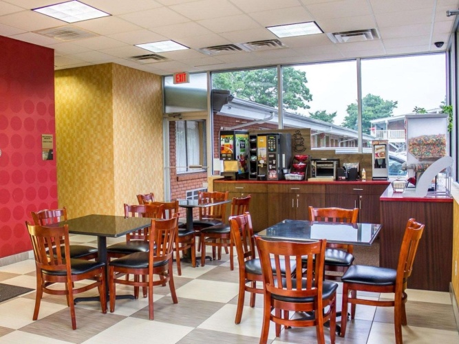 Rodeway Inn MacArthur Airport photo 15