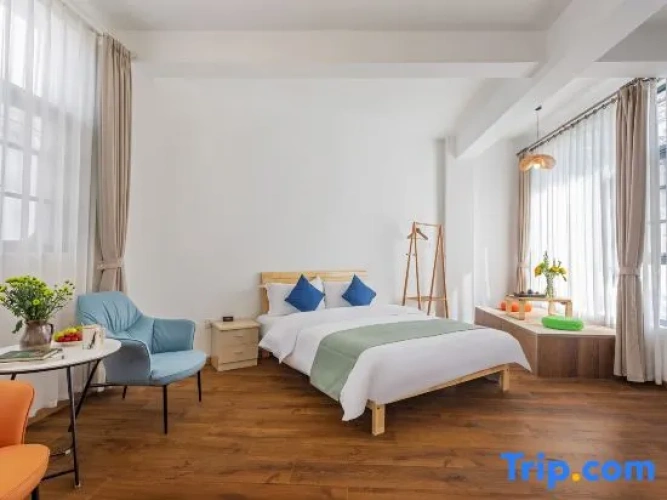 Luxury Family Suite with garden view
