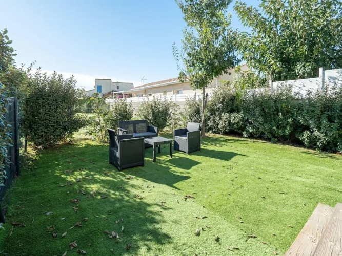 Peaceful Villa in Serignan