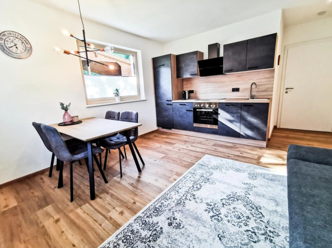 Apart Pair im Dorf