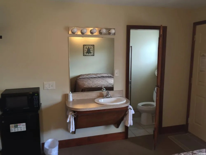 Evergreen Inn