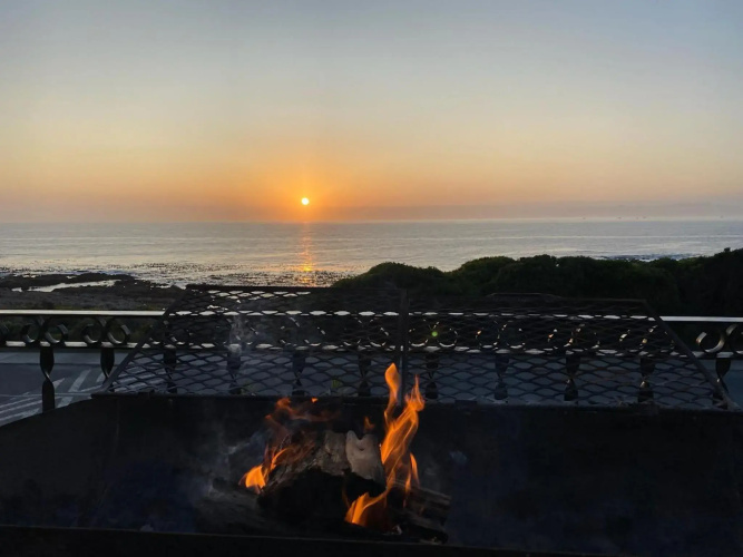 Casa Balena - Gansbaai seafront accommodation, back-up power