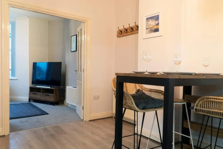 2 Bedrooms Apartment