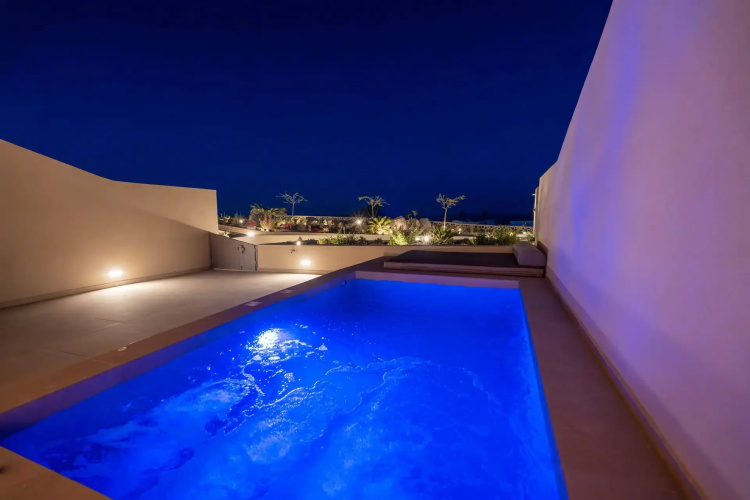 Caldera Cliff Illusion Suites