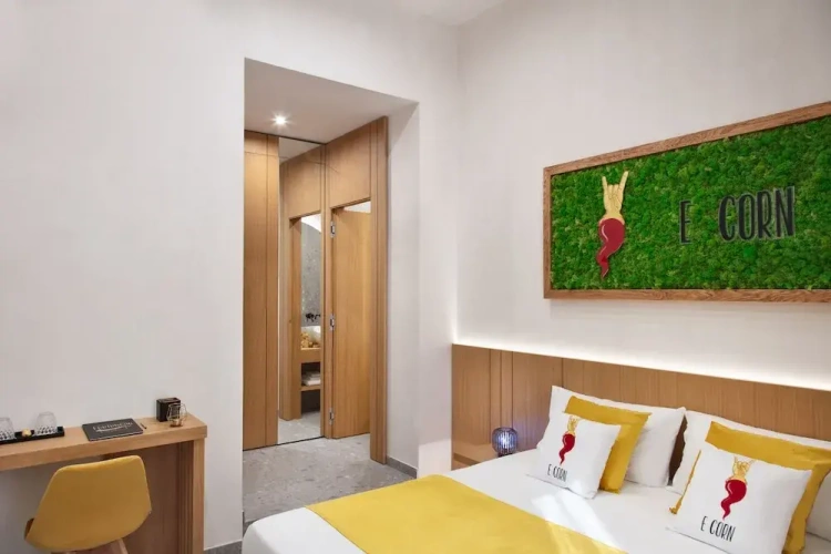 Superior Double room with balcony and with courtyard view