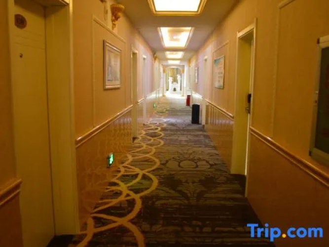 Xingshan Luoma Holiday Hotel