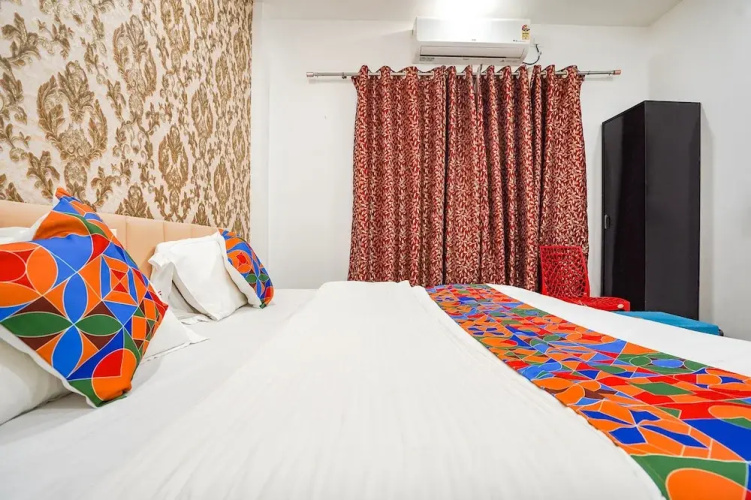Fabhotel Paramount