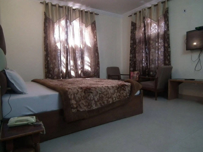 OYO 10229 Hotel Crystal