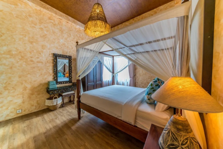 Villa Secret Estate