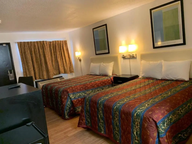 Economy Inn Holland