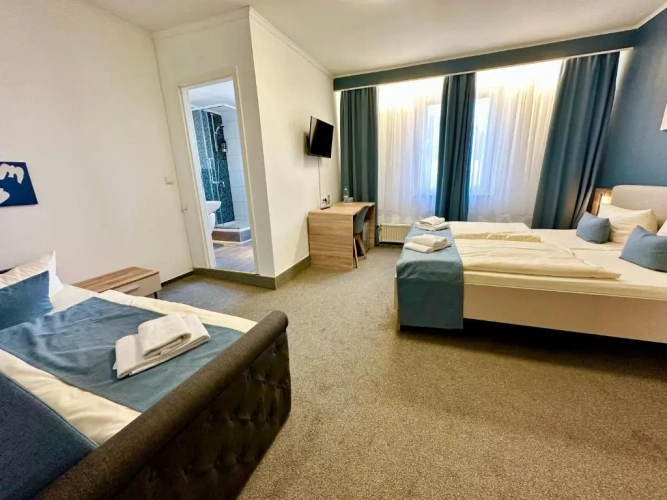 Standard Triple room