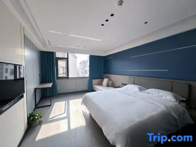 Violet Hotel
