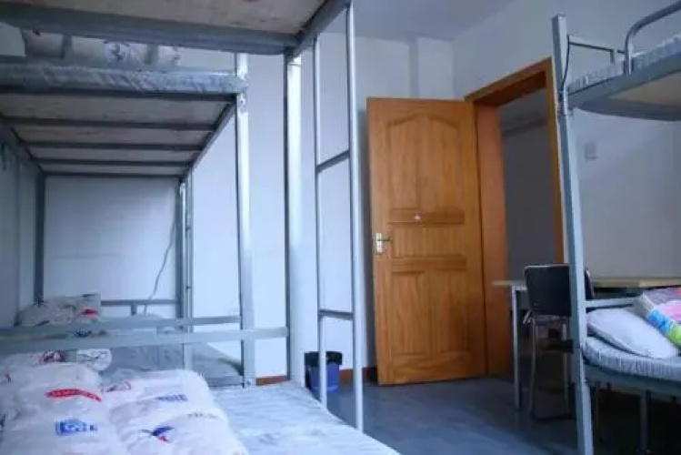 66 Road Young Hostel