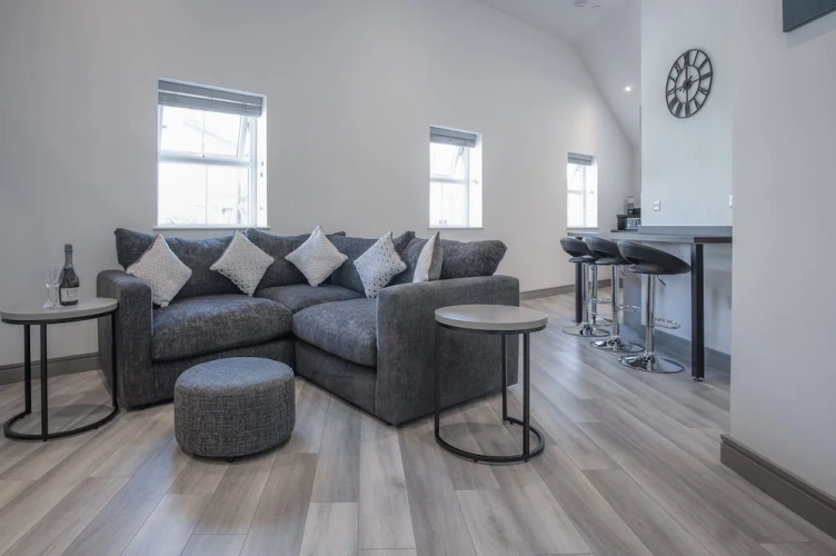 2 Bedrooms Apartment