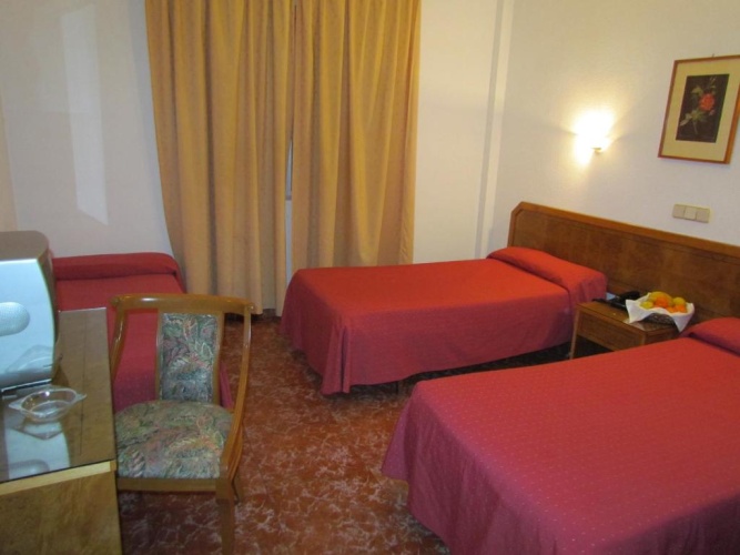 Standard Triple room