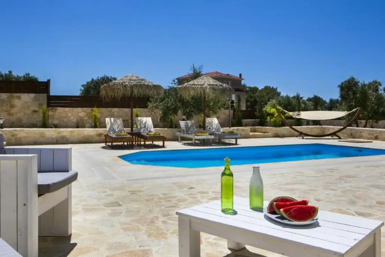 2 Bedrooms Villa