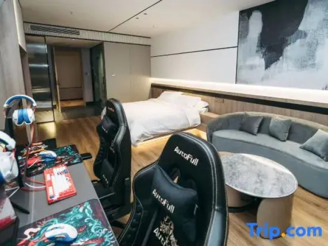 Mengzhou Lightning Bear E-Sports Hotel