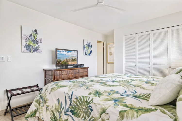 Kihei Beach #406 by Ali'i Resorts