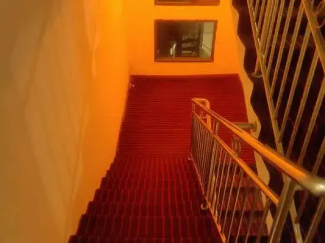 Ruoergei Baihailuo Hotel
