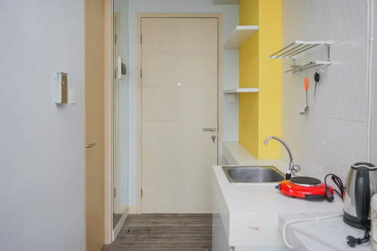 Studio Apartment at Tree Park Apartment