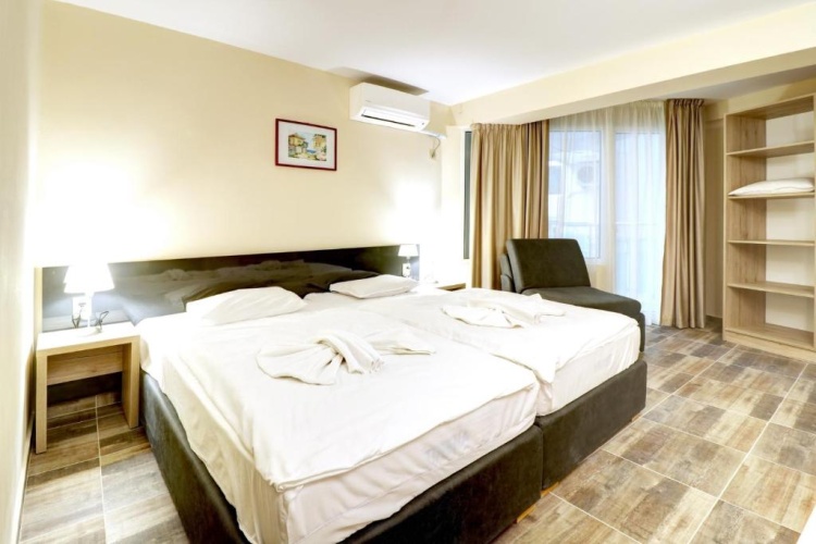 Standard Double room with balcony and with partial sea view