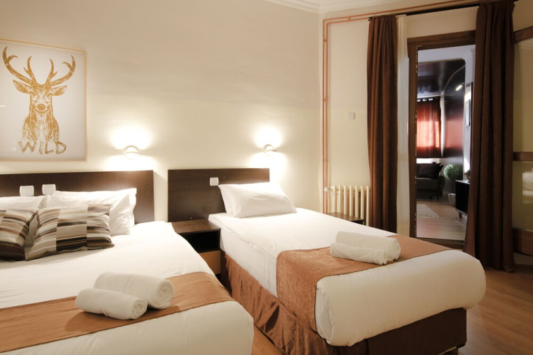 Hotel Junior