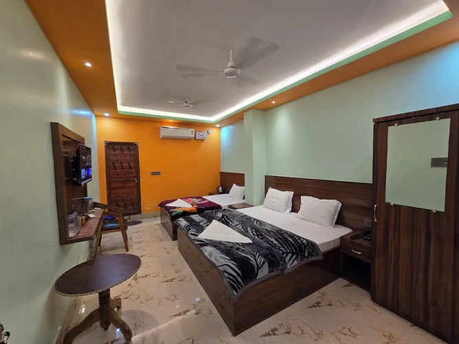 Standard Triple room