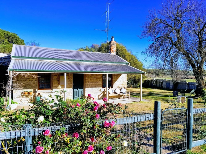 3 Bedrooms Bungalow