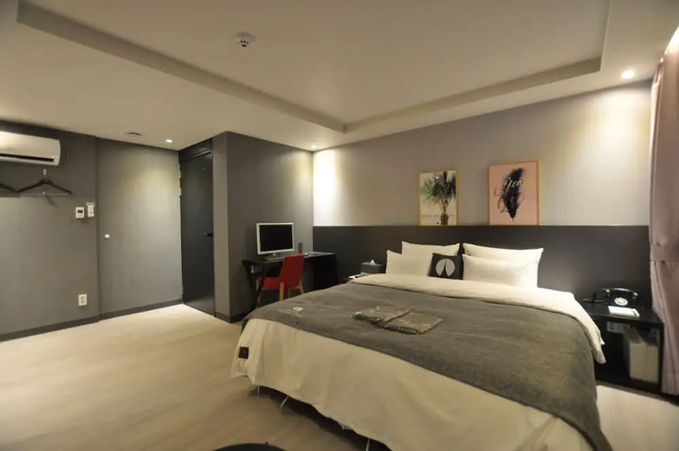 French Code Hotel Seomyeon Bumcheon
