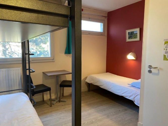 Standard Triple room