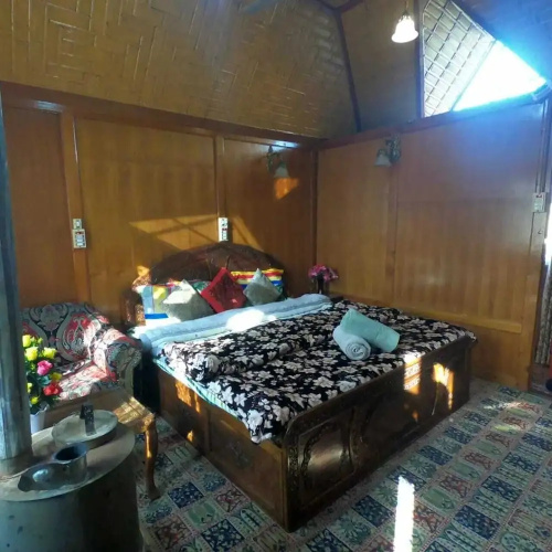 Goona palace houseboats