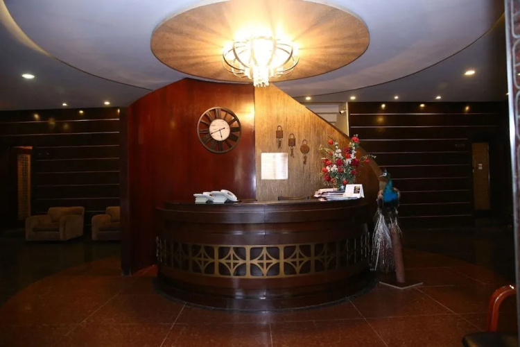Safari Club 1