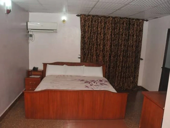 Eeyilobe Guest House