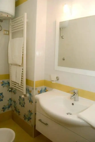 Standard Triple room with city view