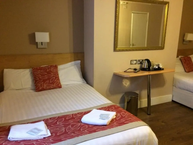 Standard Triple room