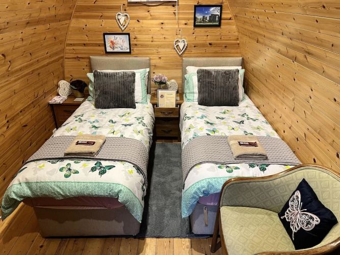 Beautiful Twin Glamping Pod in Salisbury