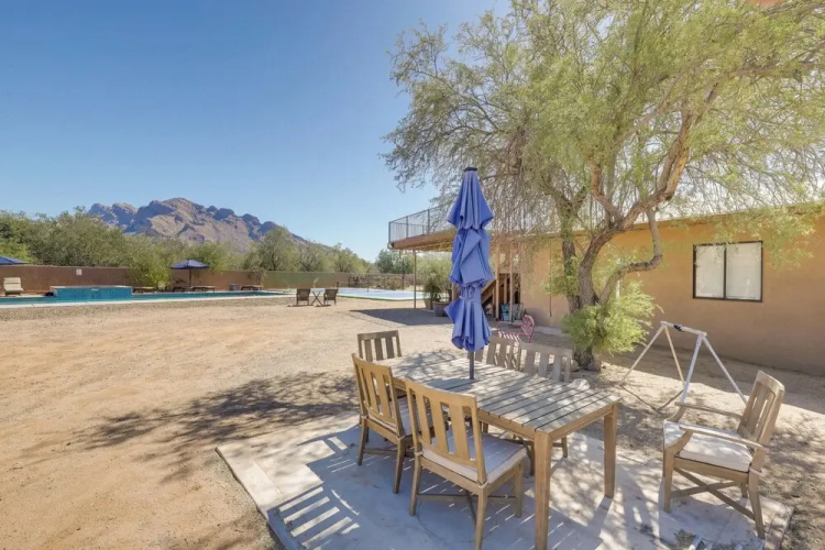 Oro Valley Retreat w/ Pool, Spa & Rooftop Views!
