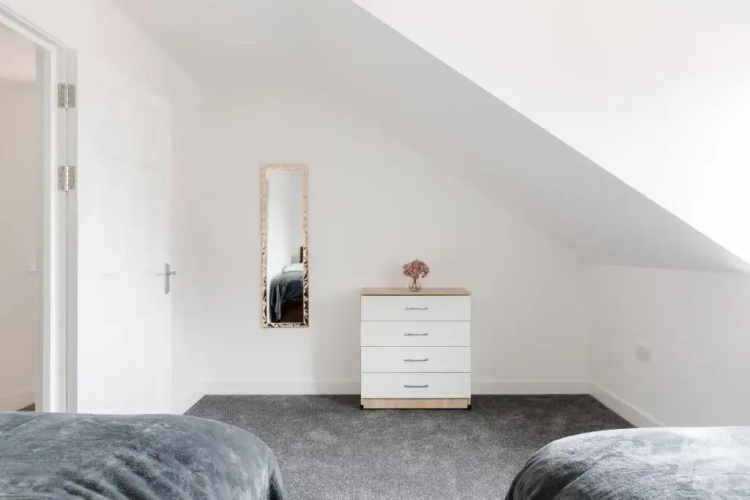 Birmingham Estate - Contractor & Group Accommodation - Secure Parking