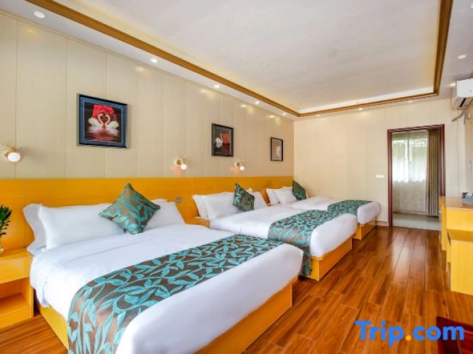 Standard Triple room with balcony