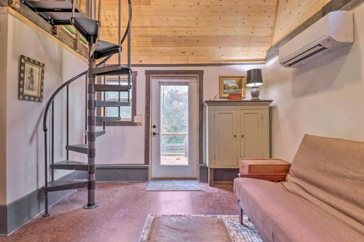 Rustic Hendersonville Farm Studio w/ Private Deck