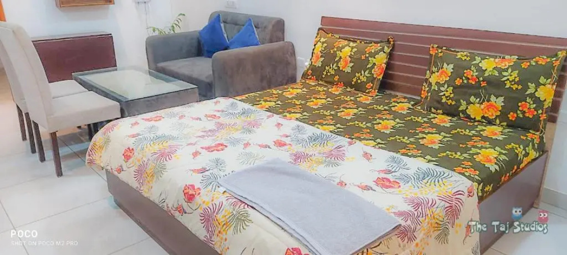 NE-1st time in Noida Stay In mall