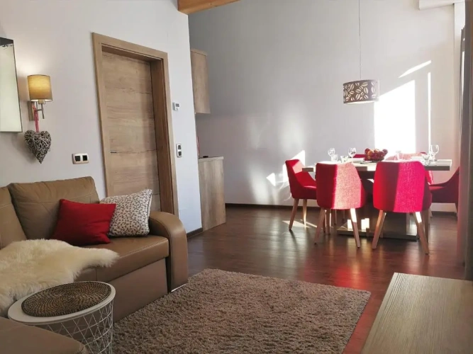 2 Bedrooms Apartment