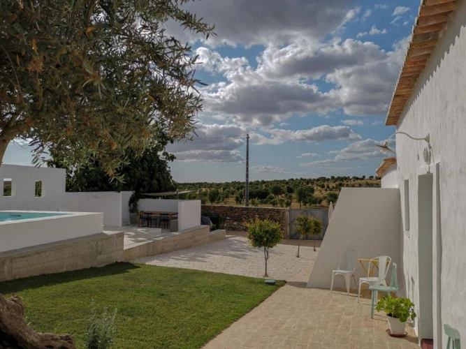 5 Bedrooms Cottage